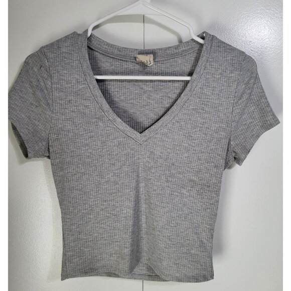 Cropped Ribbed V Neck Gray Knit Top destined sz M - Picture 3 of 7